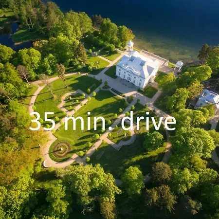 Fireplace, Cable Tv, Parking, Autonomous Heating, Historic Old Town, Top 30 Places To See In 20min Walk, Self Check-in, Local Advice, Fast Wifi, Safe Neighborhood, 2019 Newly Restored Building, Quiet-soundproof Walls, Local Tips, Queen Bed, Fully Equ Апартаменти *