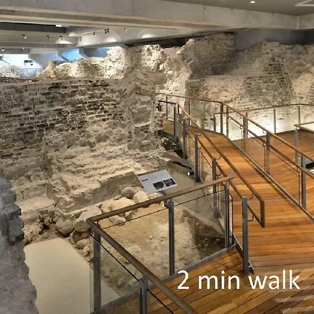 Fireplace, Cable Tv, Parking, Autonomous Heating, Historic Old Town, Top 30 Places To See In 20min Walk, Self Check-in, Local Advice, Fast Wifi, Safe Neighborhood, 2019 Newly Restored Building, Quiet-soundproof Walls, Local Tips, Queen Bed, Fully Equ Lejlighed