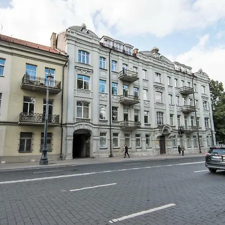 Fireplace, Cable Tv, Parking, Autonomous Heating, Historic Old Town, Top 30 Places To See In 20min Walk, Self Check-in, Local Advice, Fast Wifi, Safe Neighborhood, 2019 Newly Restored Building, Quiet-soundproof Walls, Local Tips, Queen Bed, Fully Equ Апартаменти