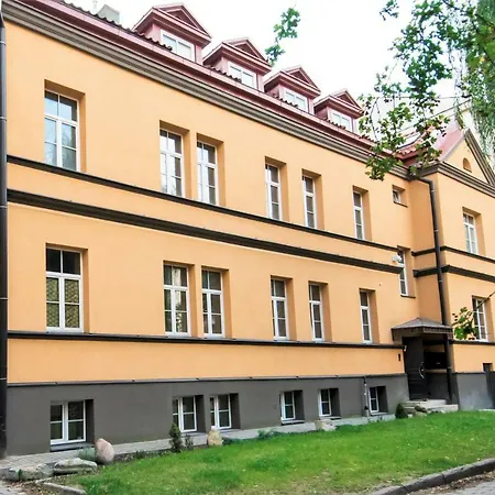Fireplace, Cable Tv, Parking, Autonomous Heating, Historic Old Town, Top 30 Places To See In 20min Walk, Self Check-in, Local Advice, Fast Wifi, Safe Neighborhood, 2019 Newly Restored Building, Quiet-soundproof Walls, Local Tips, Queen Bed, Fully Equ Апартаменти