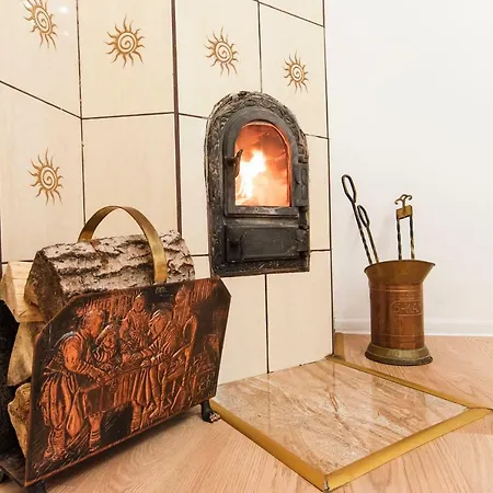 Apartment Fireplace, Cable Tv, Parking, Autonomous Heating, Historic Old Town, Top 30 Places To See In 20min Walk, Self Check-in, Local Advice, Fast Wifi, Safe Neighborhood, 2019 Newly Restored Building, Quiet-soundproof Walls, Local Tips, Queen Bed, Fully Equ Vilnius