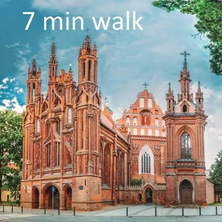 Appartement Fireplace, Cable Tv, Parking, Autonomous Heating, Historic Old Town, Top 30 Places To See In 20min Walk, Self Check-in, Local Advice, Fast Wifi, Safe Neighborhood, 2019 Newly Restored Building, Quiet-soundproof Walls, Local Tips, Queen Bed, Fully Equ *