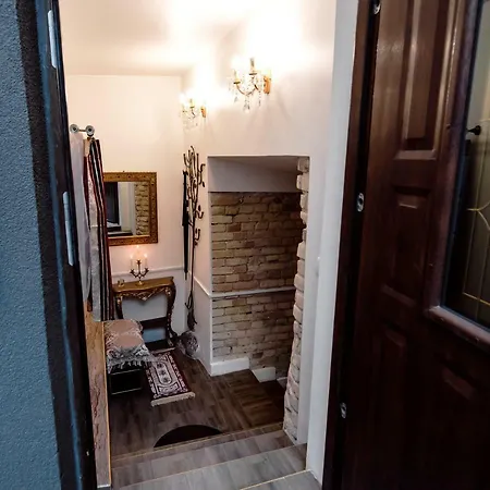 Fireplace, Cable Tv, Parking, Autonomous Heating, Historic Old Town, Top 30 Places To See In 20min Walk, Self Check-in, Local Advice, Fast Wifi, Safe Neighborhood, 2019 Newly Restored Building, Quiet-soundproof Walls, Local Tips, Queen Bed, Fully Equ * Vilnius