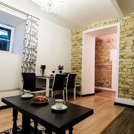 Appartement Fireplace, Cable Tv, Parking, Autonomous Heating, Historic Old Town, Top 30 Places To See In 20min Walk, Self Check-in, Local Advice, Fast Wifi, Safe Neighborhood, 2019 Newly Restored Building, Quiet-soundproof Walls, Local Tips, Queen Bed, Fully Equ Vilnius