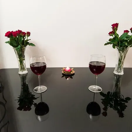 Fireplace, Cable Tv, Parking, Autonomous Heating, Historic Old Town, Top 30 Places To See In 20min Walk, Self Check-in, Local Advice, Fast Wifi, Safe Neighborhood, 2019 Newly Restored Building, Quiet-soundproof Walls, Local Tips, Queen Bed, Fully Equ Appartement Vilnius